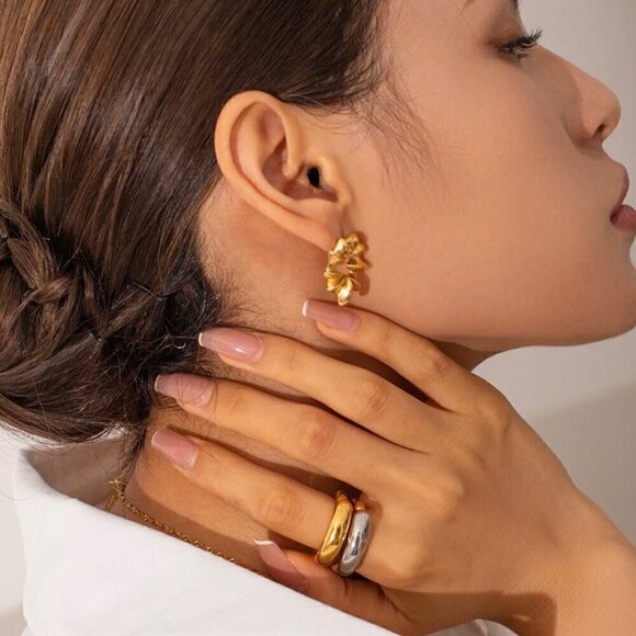 NWT 18K Gold Plated Minimalist Statement Chunky Ring Sz. 7 - Picture 7 of 16